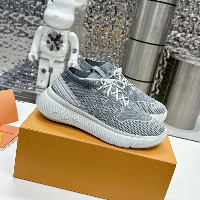 Louis Vuitton Sneakers Knitted low-top lace-up with monogram-embossed sole product detail image 2