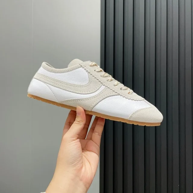 Nike Sneakers Low-top lace-up suede and mesh with gum soles product detail image 7