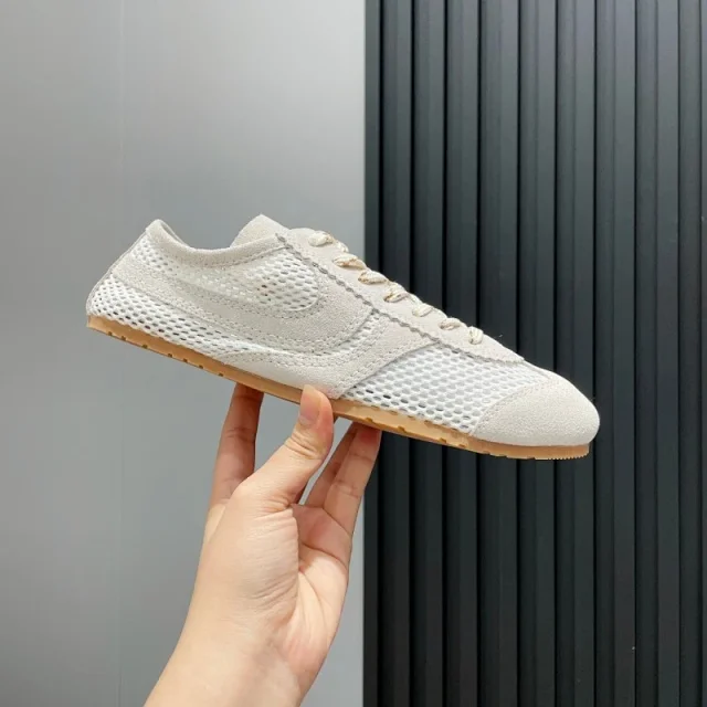Nike Sneakers Low-top lace-up suede and mesh with gum soles product detail image 1