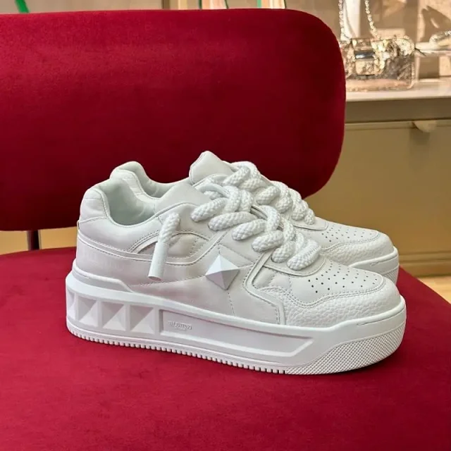Valentino Garavani Sneakers One Stud low-top product detail image 18
