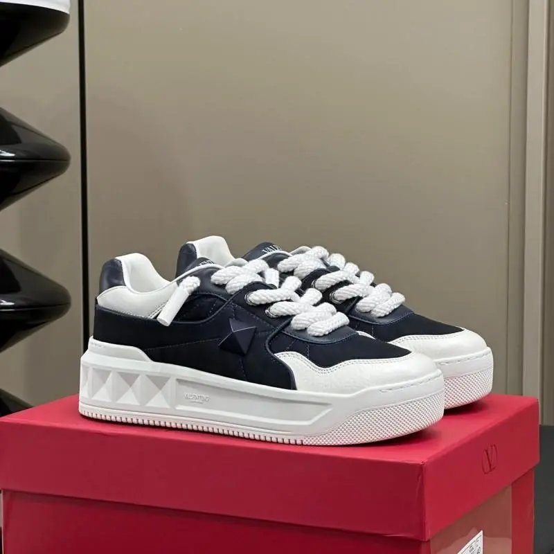 Valentino Garavani Sneakers One Stud low-top — 4