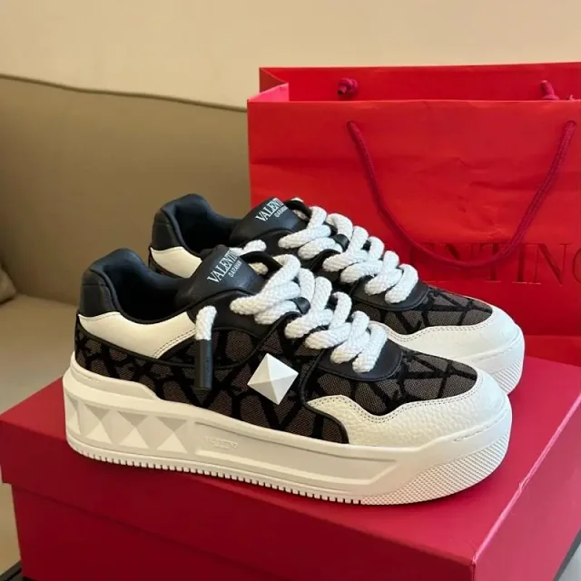 Valentino Garavani Sneakers One Stud low-top product detail image 14