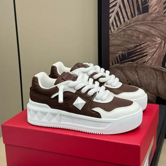 Valentino Garavani Sneakers One Stud low-top product detail image 15