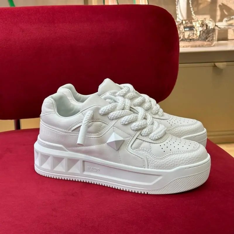 Valentino Garavani Sneakers One Stud low-top — 18