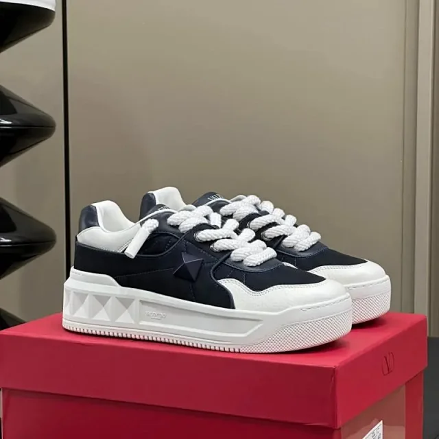 Valentino Garavani Sneakers One Stud low-top product detail image 4