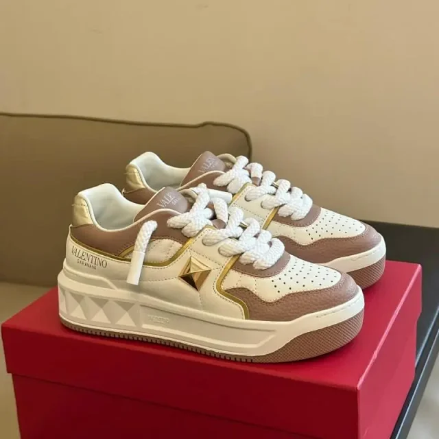 Valentino Garavani Sneakers One Stud low-top product detail image 13