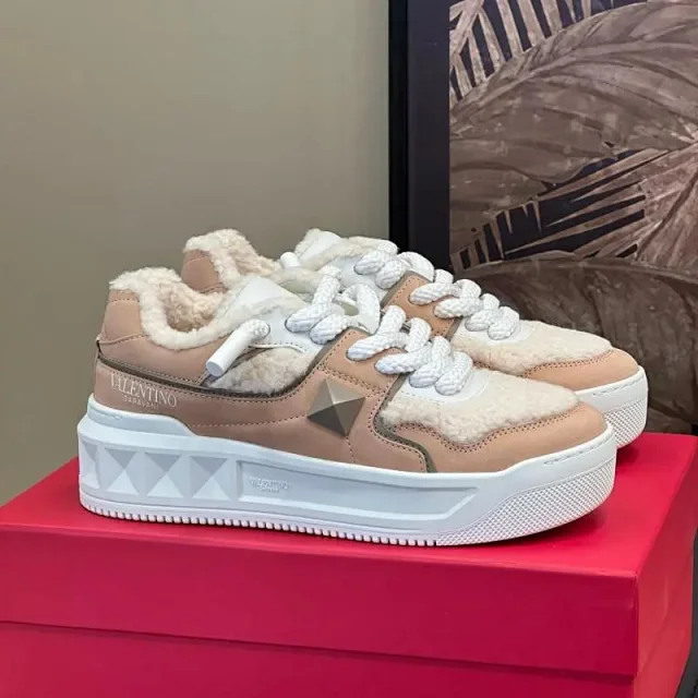 Valentino Garavani Sneakers One Stud low-top product detail image 23