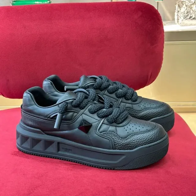 Valentino Garavani Sneakers One Stud low-top product detail image 20