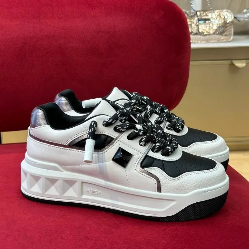 Valentino Garavani Sneakers One Stud low-top — 21