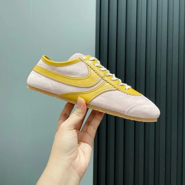 Nike Sneakers Low-top lace-up suede and mesh with gum soles product detail image 2