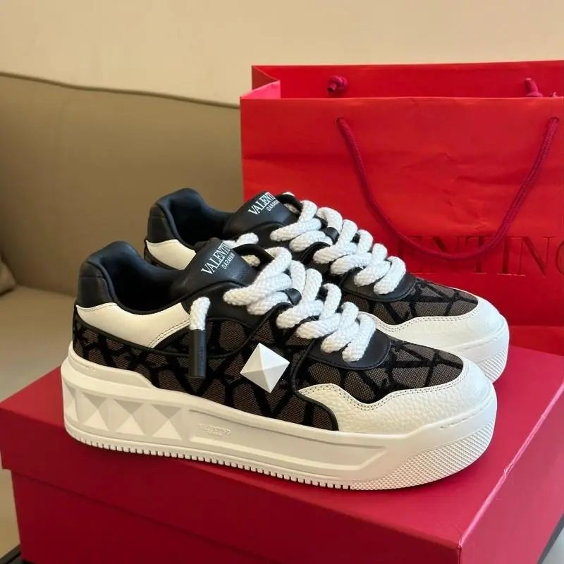 Valentino Garavani Sneakers One Stud low-top — 14