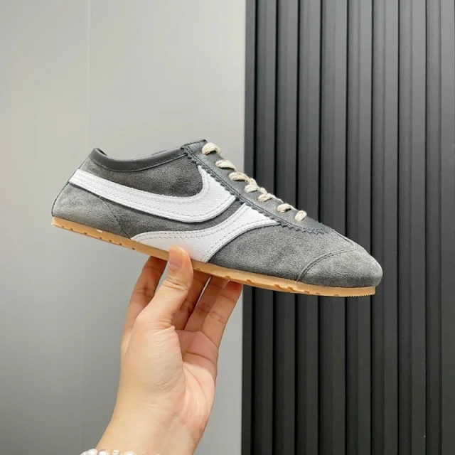 Nike Sneakers Low-top lace-up suede and mesh with gum soles product detail image 6
