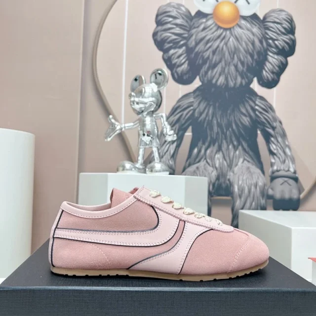 Nike Sneakers Low-top lace-up suede and mesh with gum soles product detail image 12