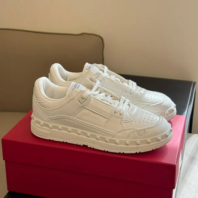 Valentino Sneakers Low-top Roman Stud product detail image 9
