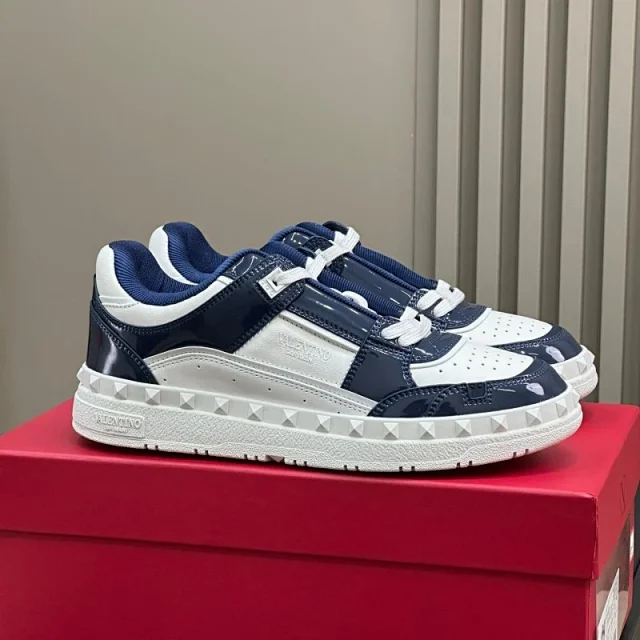 Valentino Sneakers Low-top Roman Stud product detail image 1