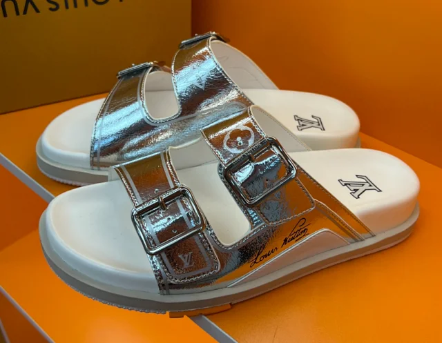 Louis Vuitton Slippers Monogram two-buckle slide sandals product detail image 11