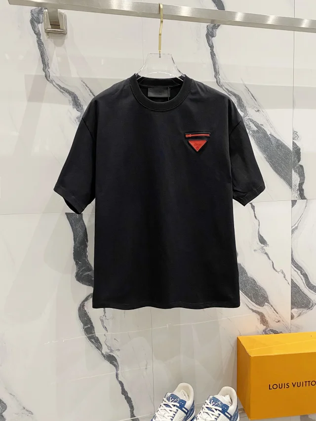 Prada T-Shirts Short-Sleeve Triangle Logo product detail image 7