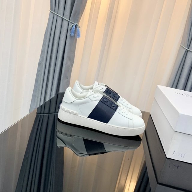 Valentino Valentino White Blue Leather Stud Low Top Sneakers - Buy on Kakobuysheetfind
