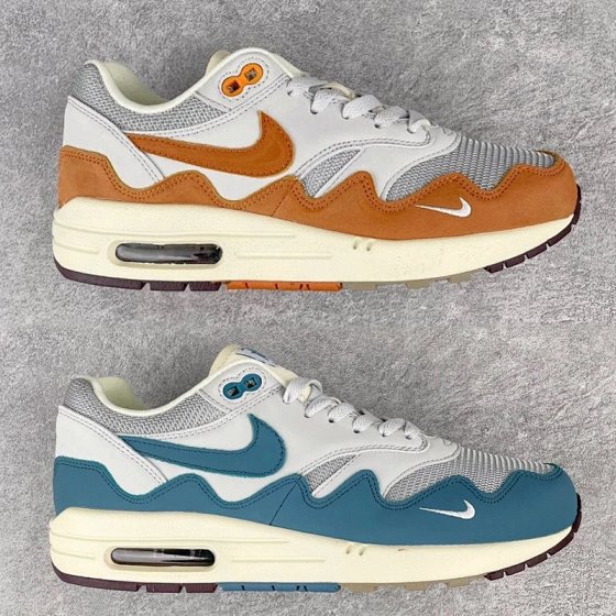 Sports shoes and casual shoes -659852223