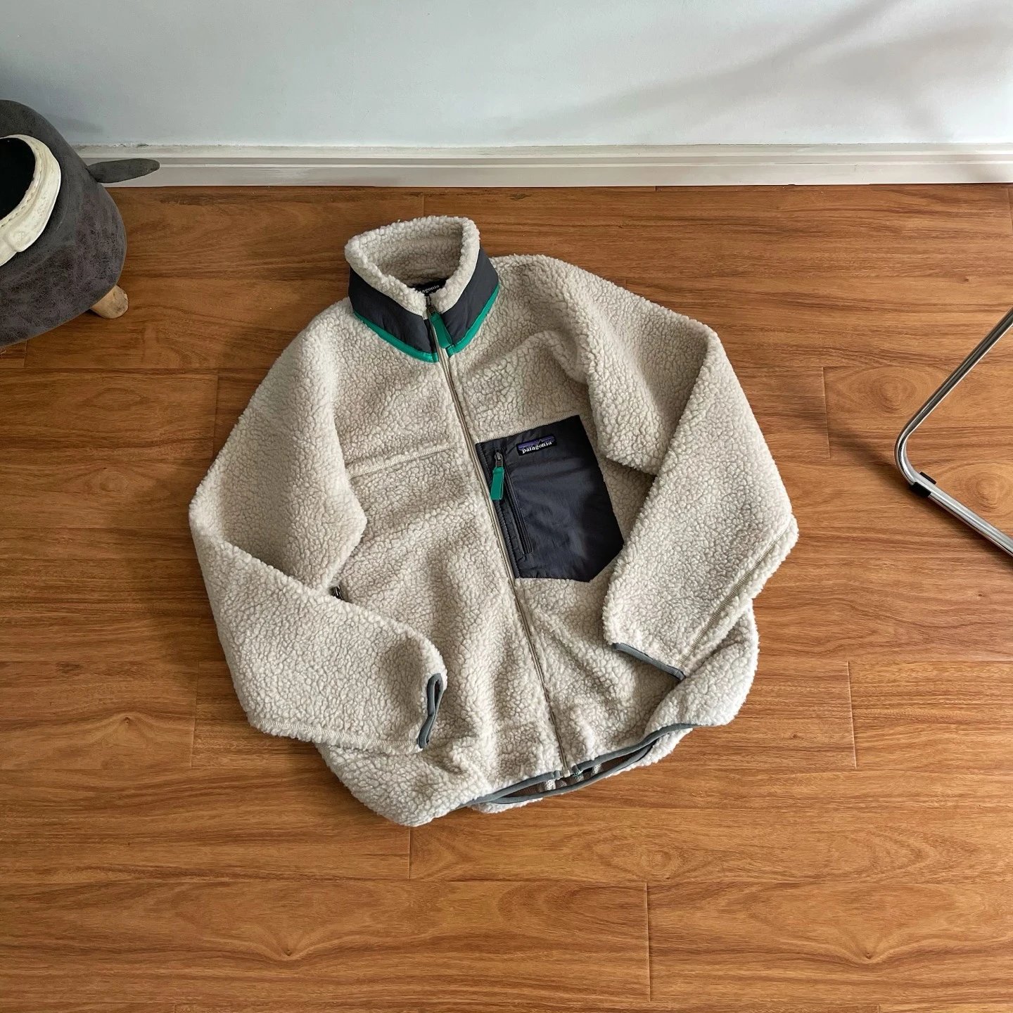 米灰色 Grayish white