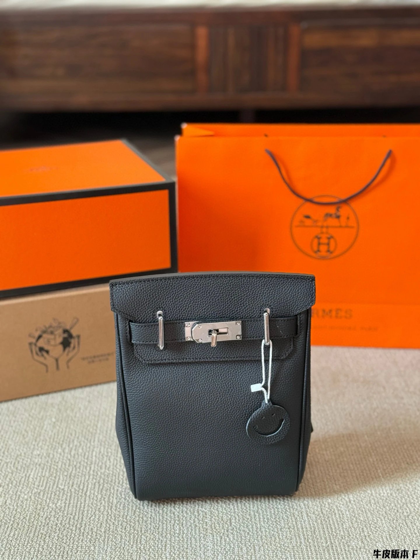 1222100 xinxin same style bag for men and women