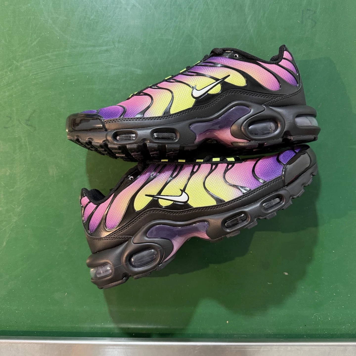 DZ3670-006 Black/Multi