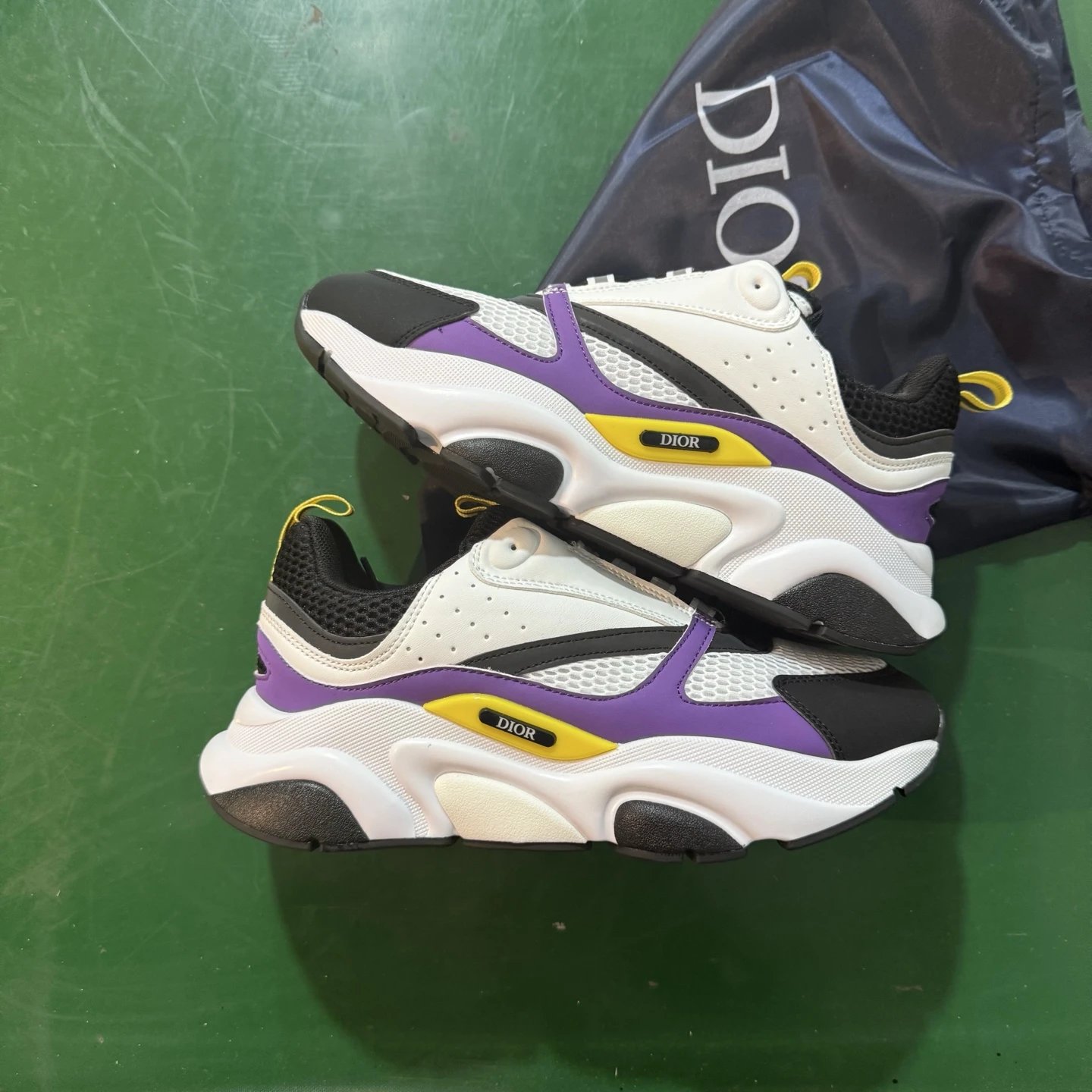 H065 White Purple