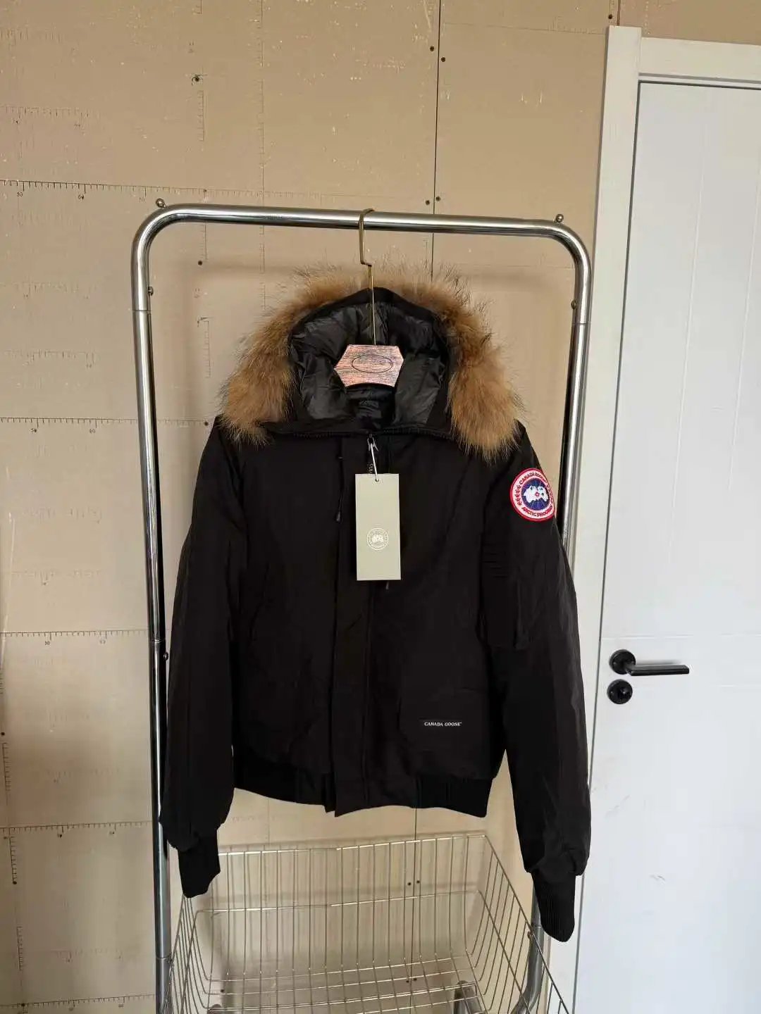 32 Black