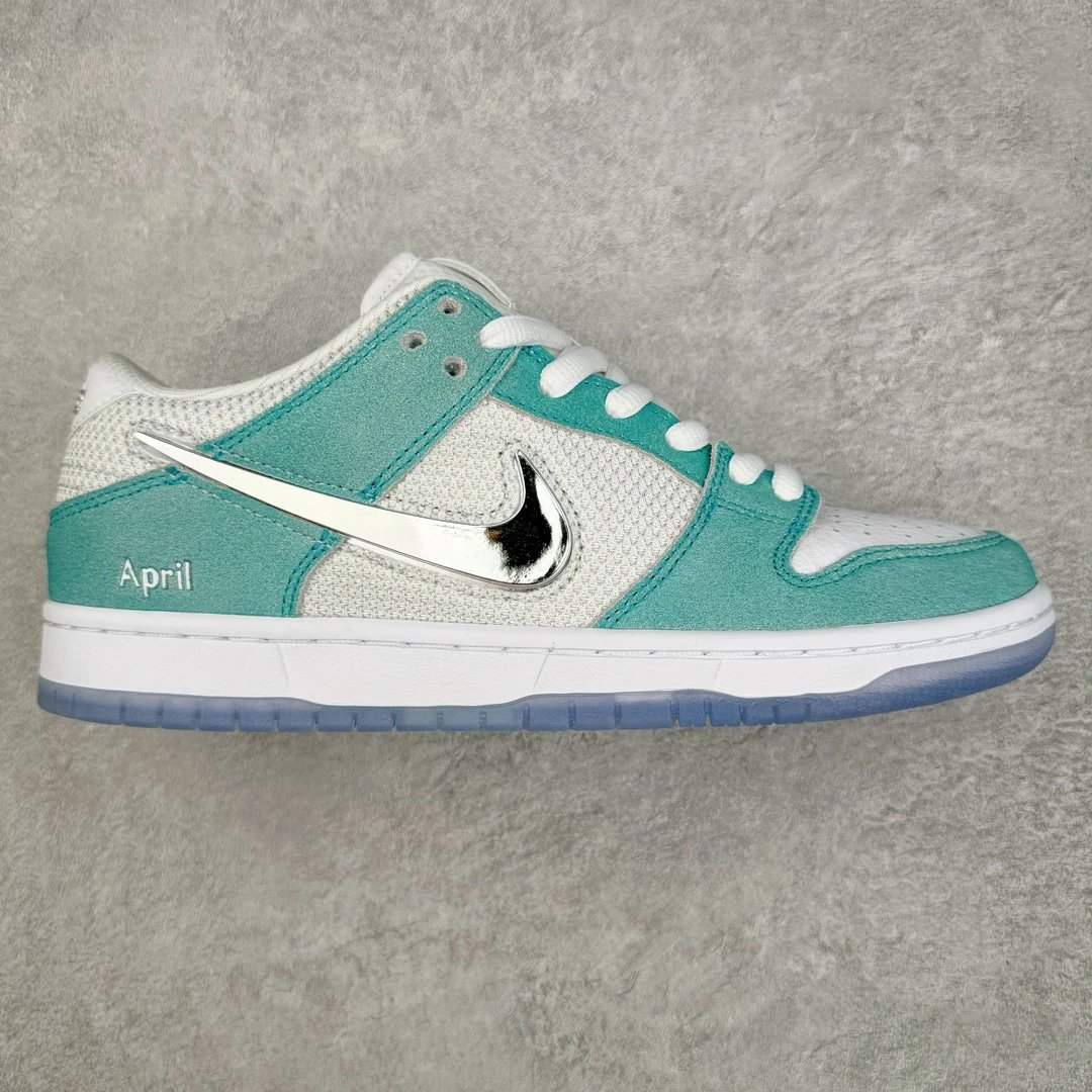 M-size Dunk SB FL collaboration in white and blue SKU image