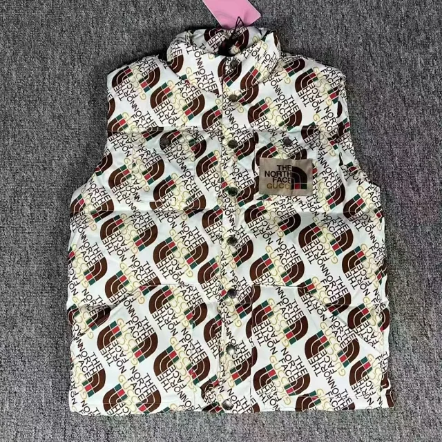 The North Face Puffer Vest with Utility Pockets product detail image 6