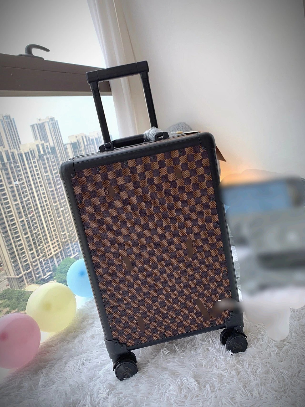 Louis Vuitton Horizon 55 Hard Shell Rolling Luggage