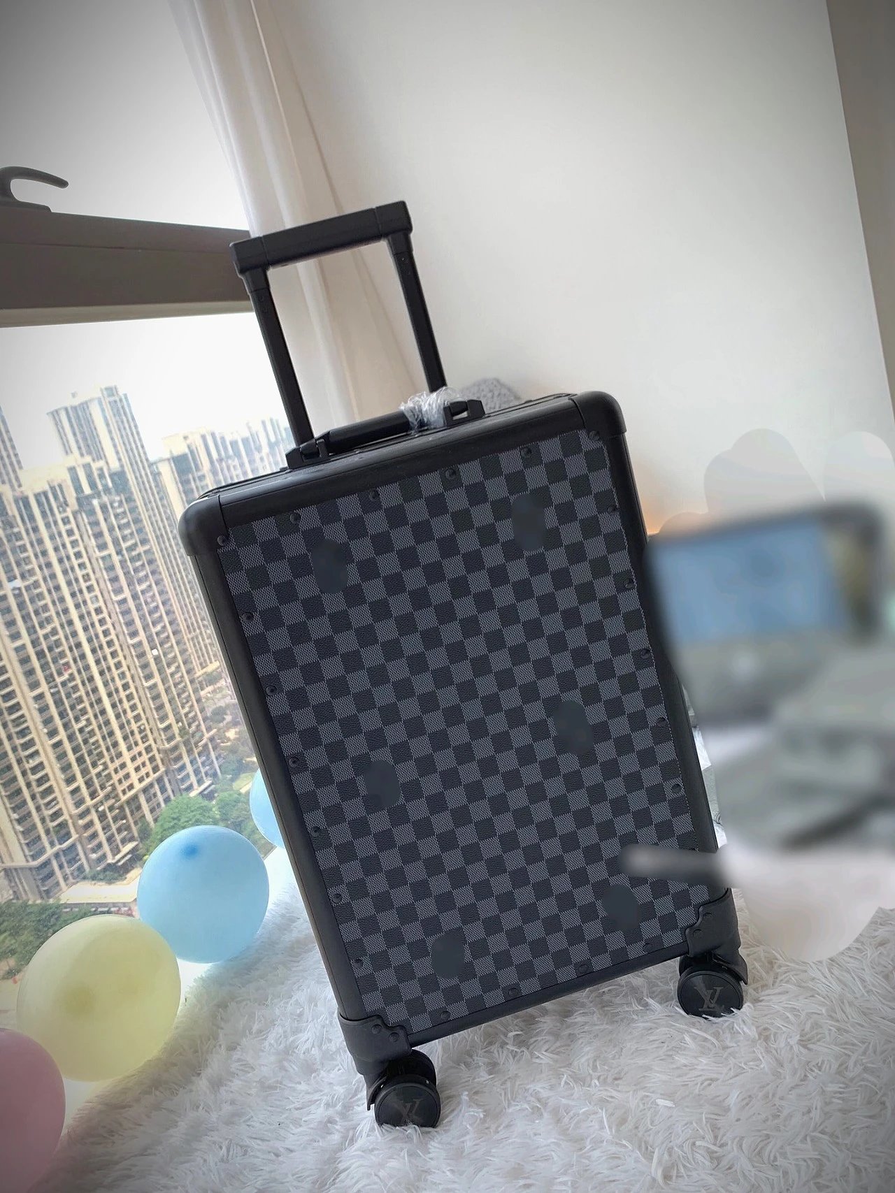 Louis Vuitton Horizon 55 Hard Shell Rolling Suitcase