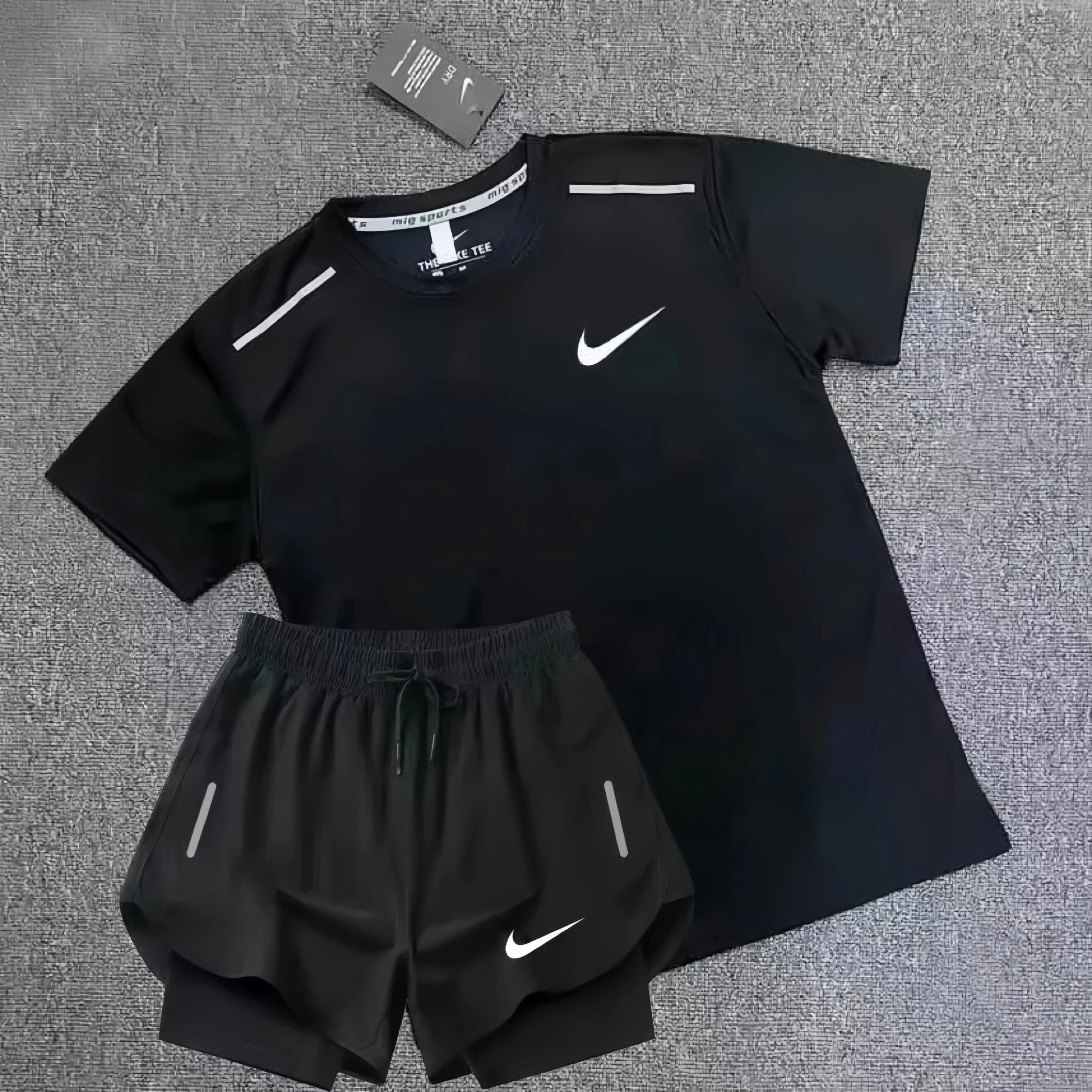 Nike Quick-Drying Reflective Running Two-Piece Set