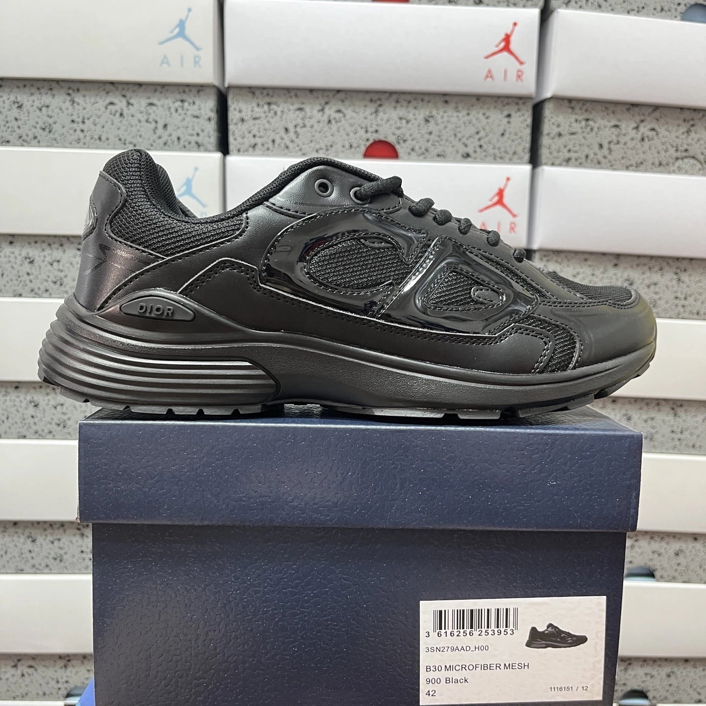 H00 all black