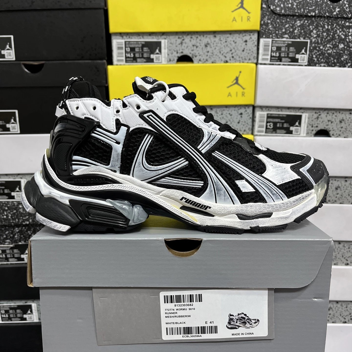701-5 White Black 9010