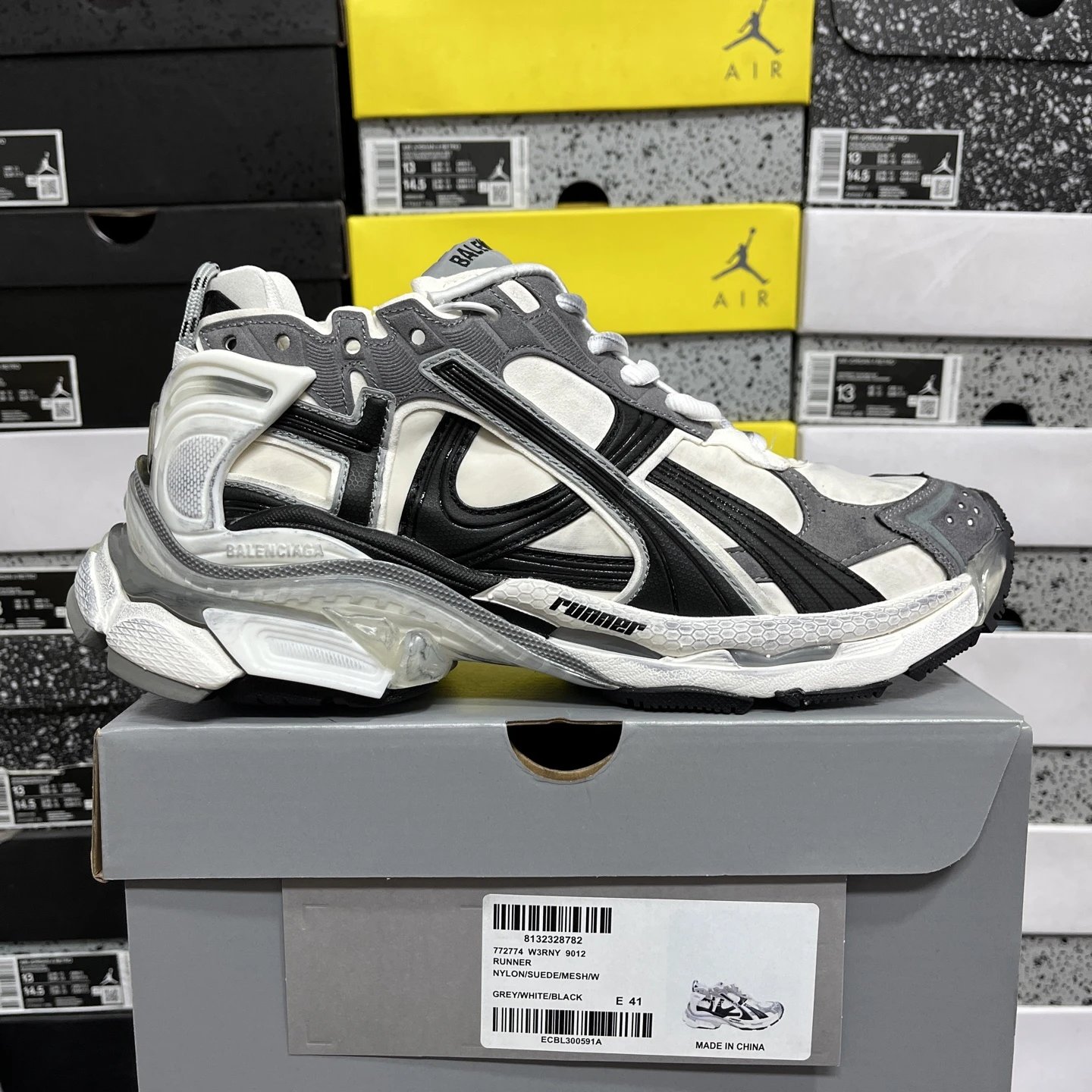 701-20 White Black Gradient 9012