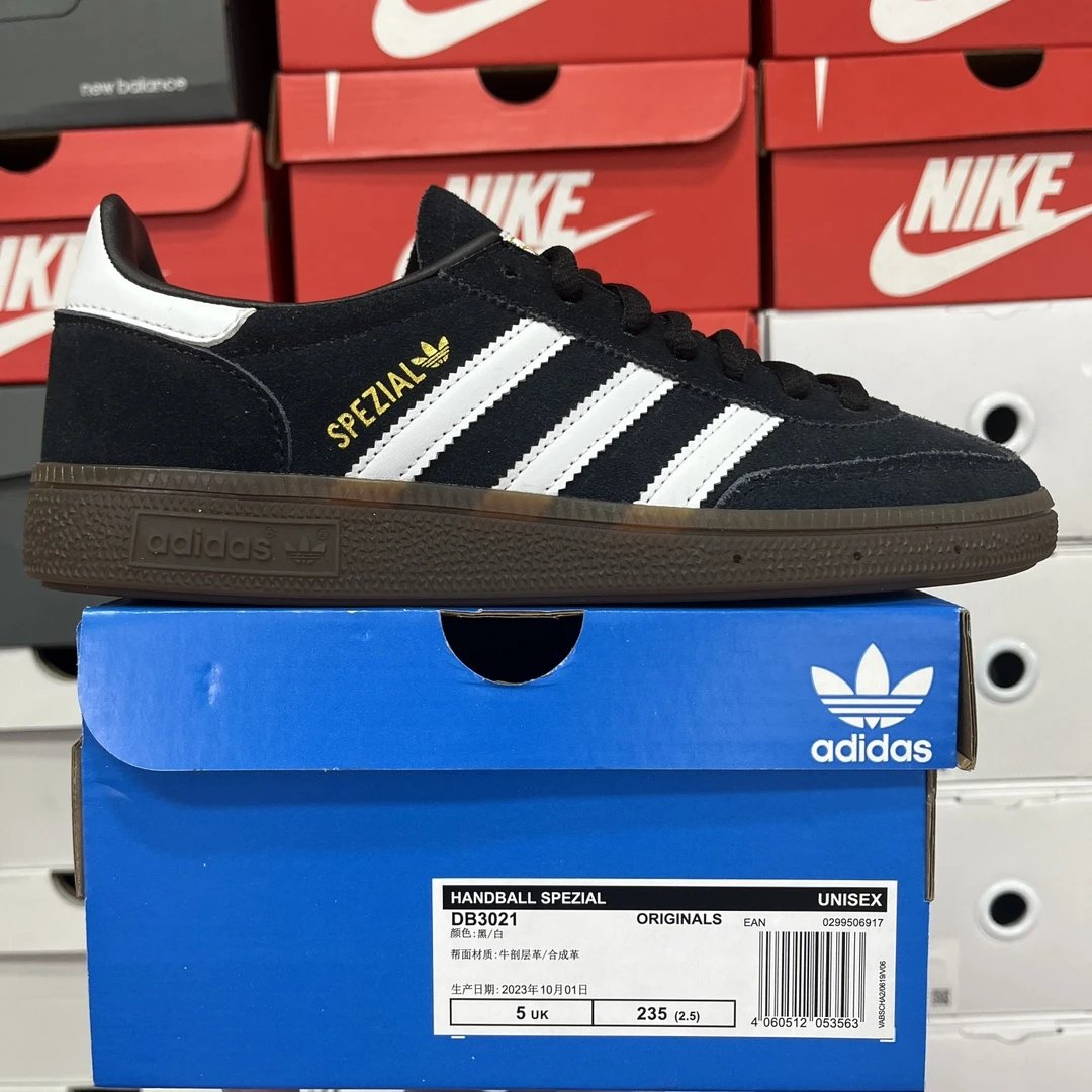 深蓝白阿迪 DB3021