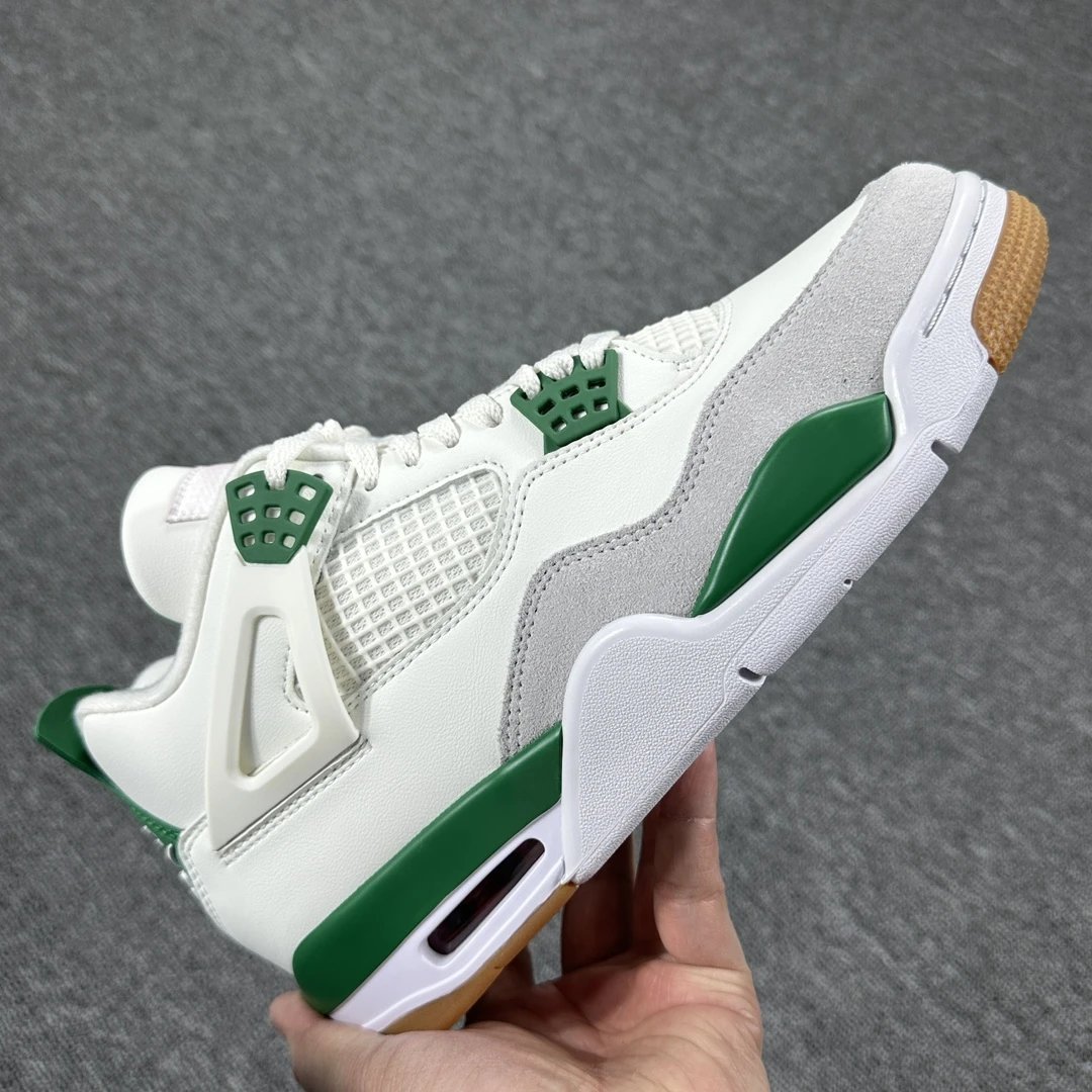 AJ4 white green DR5415-103