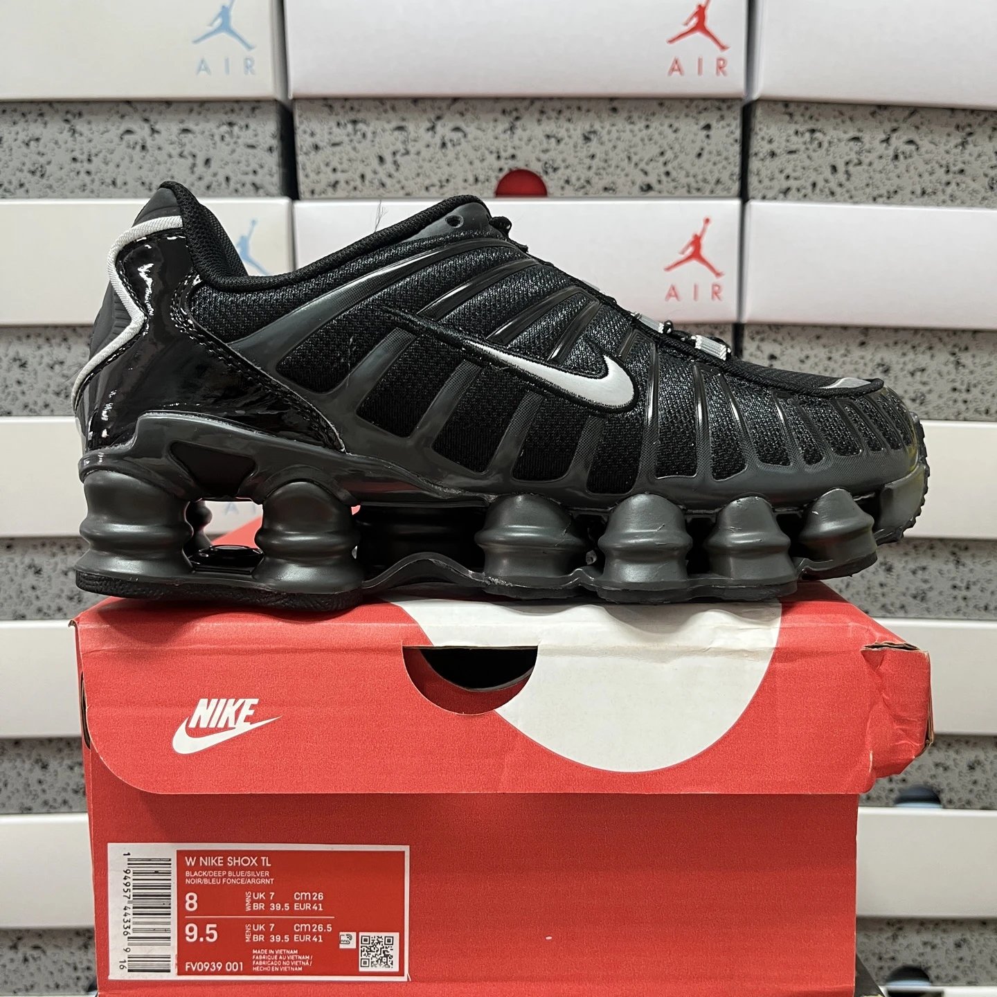 FV0939-001 Black Silver White Line
