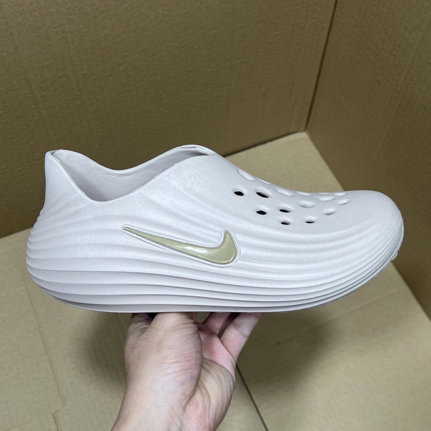 Beige with Gold Hook HV5060-100