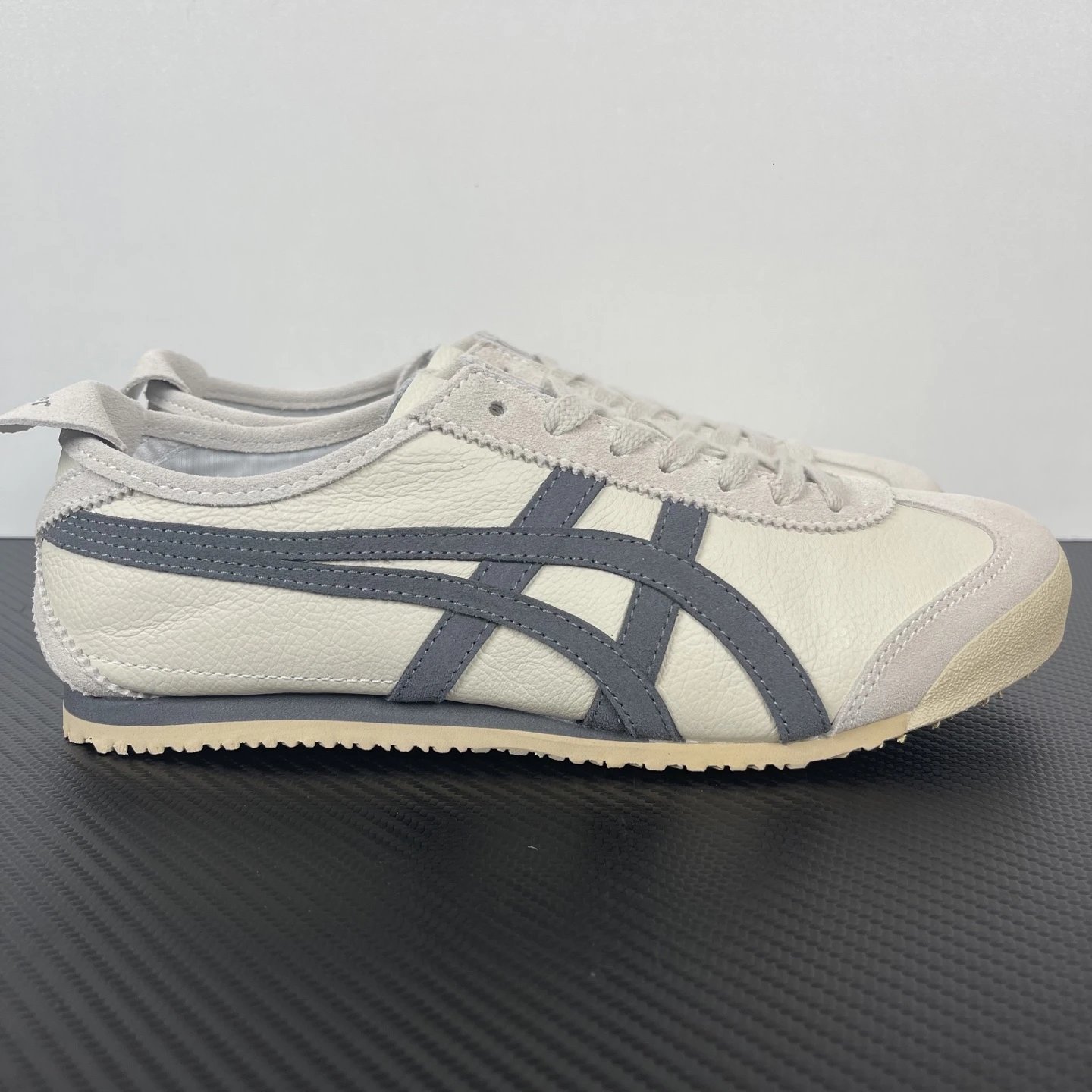 Milk White Charcoal Gray D2I4L-0297