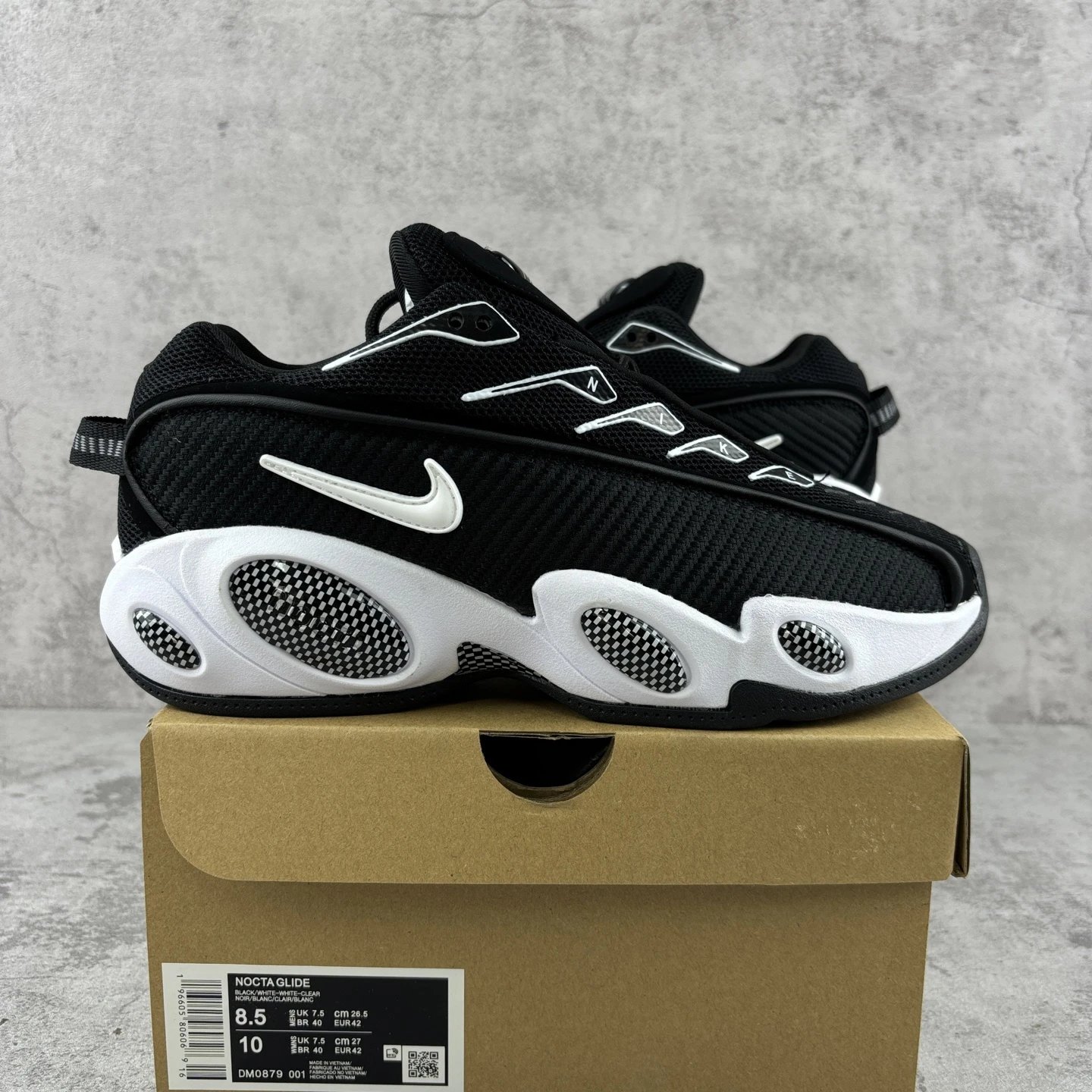 First generation black and white DM0879-001