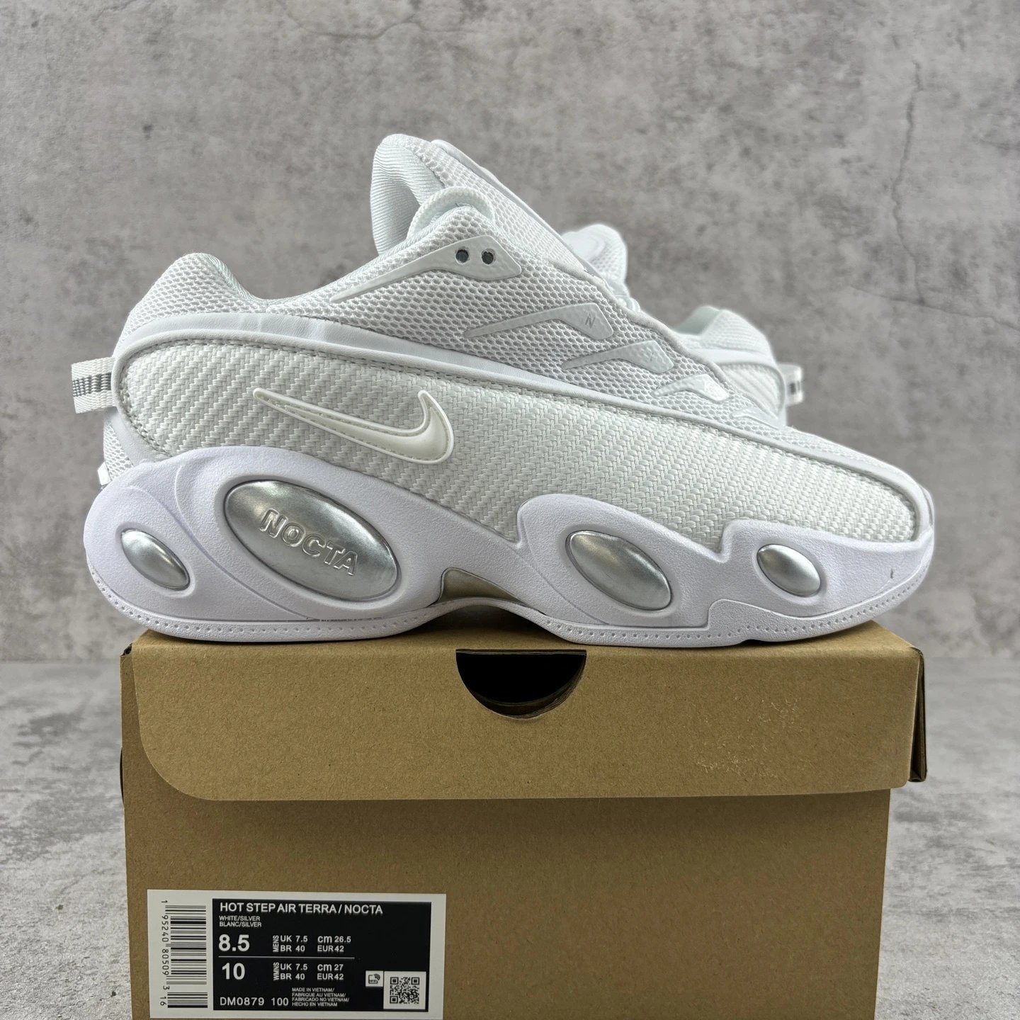 First generation all white DM0879-100