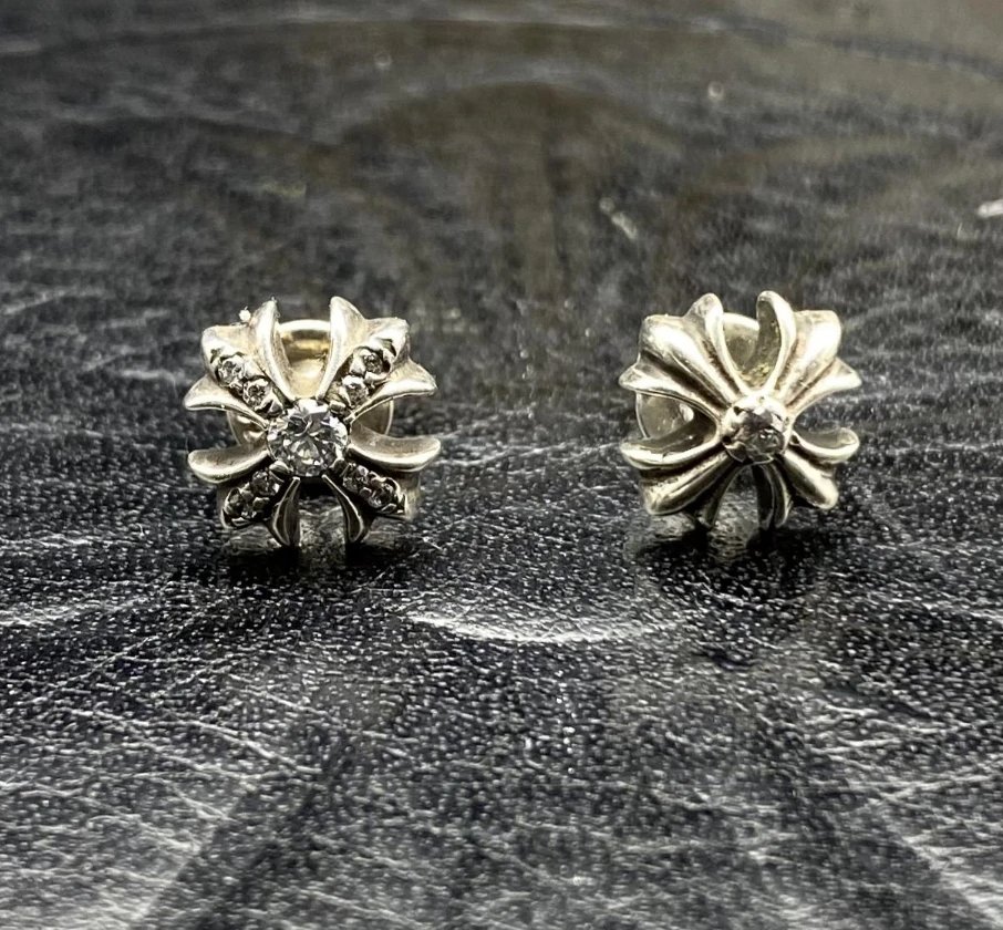 Diamond studded earrings are popular for couples on Instagram