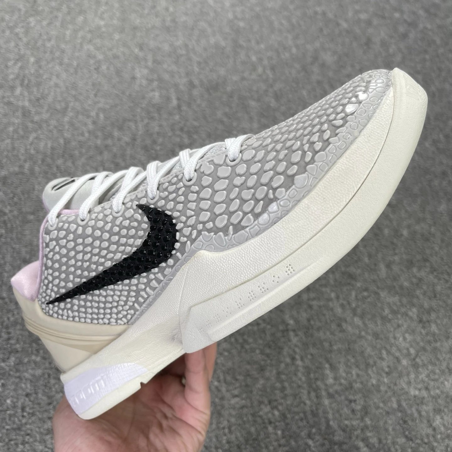 Nike Kobe Grey White Snakeskin Basketball Shoes