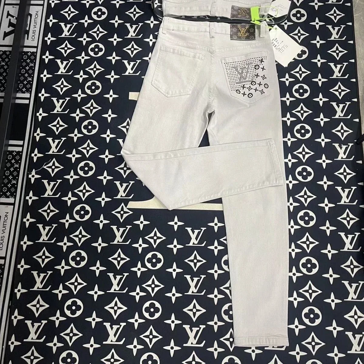 LV Golden Classic Je