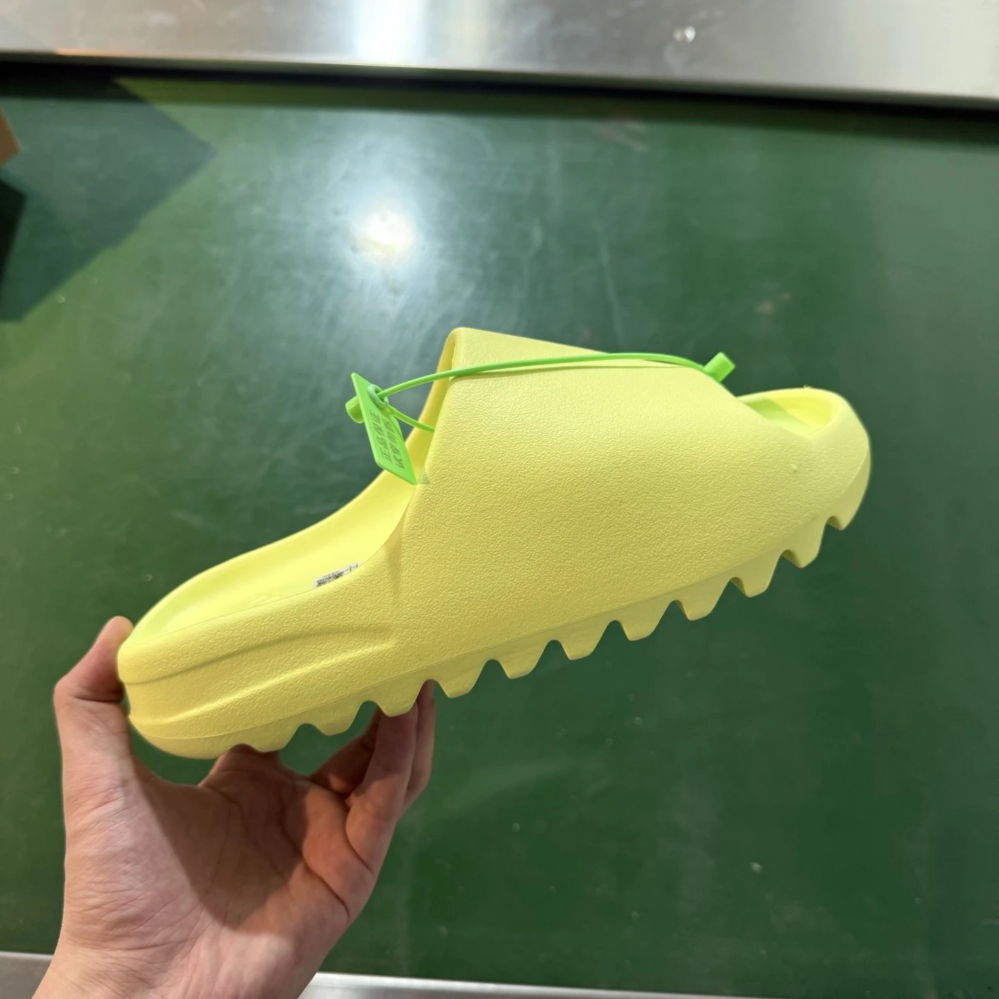 HQ6447 Apple Green