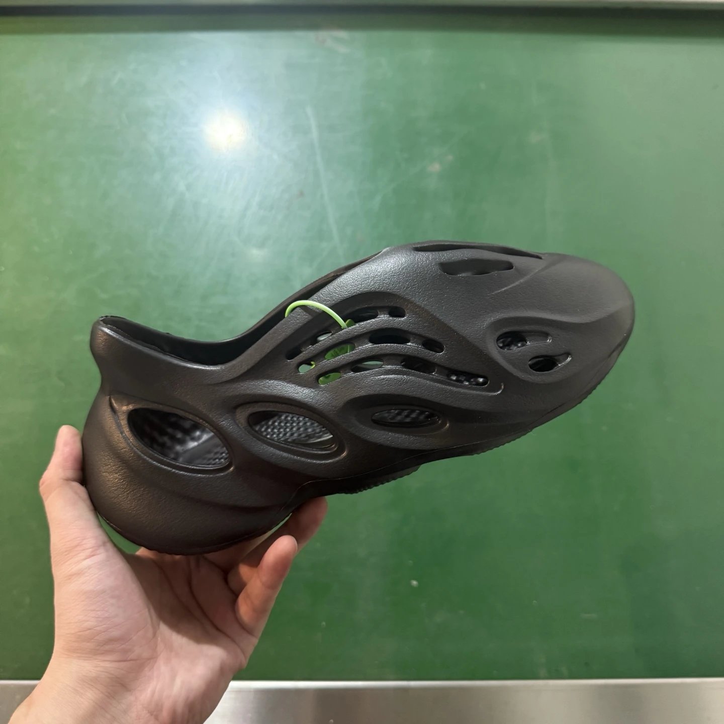 GV7902 Black