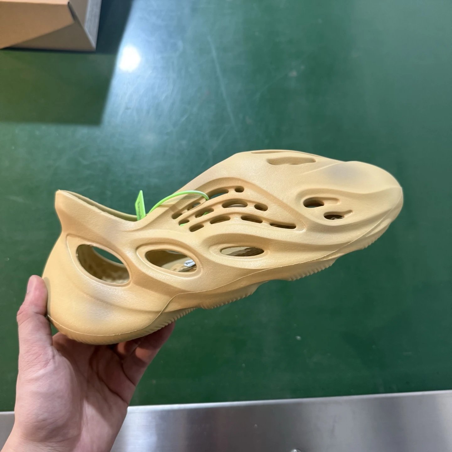 GV6843 Desert Yellow