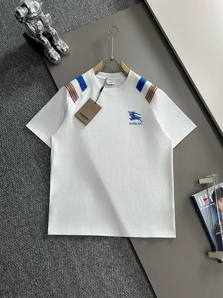 Burberry T-Shirts Short-sleeve logo graphic T-shirt product detail image 14